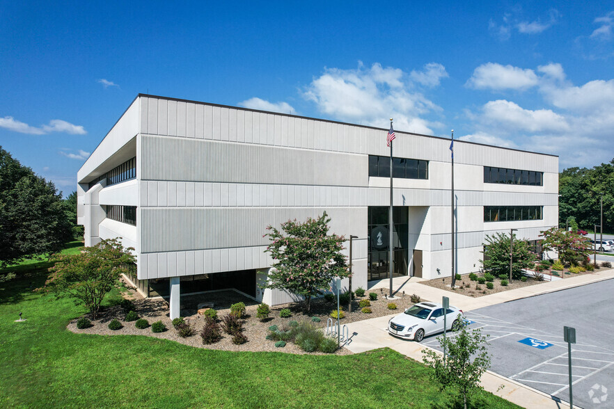 2605 Interstate Dr, Harrisburg, PA for sale - Building Photo - Image 1 of 1