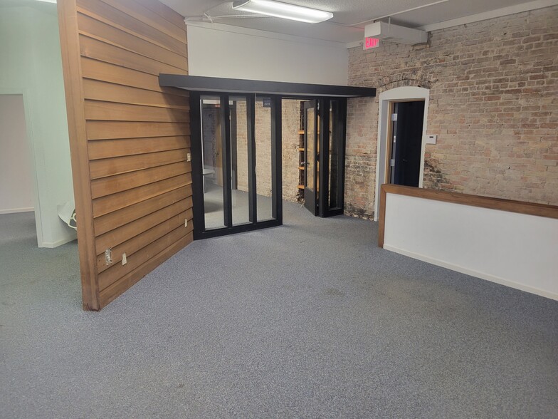 217 E Main St, Midland, MI for lease - Interior Photo - Image 2 of 15