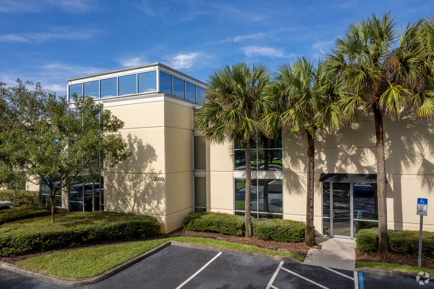 1900-2000 N Alafaya Trl, Orlando, FL for lease - Building Photo - Image 2 of 11