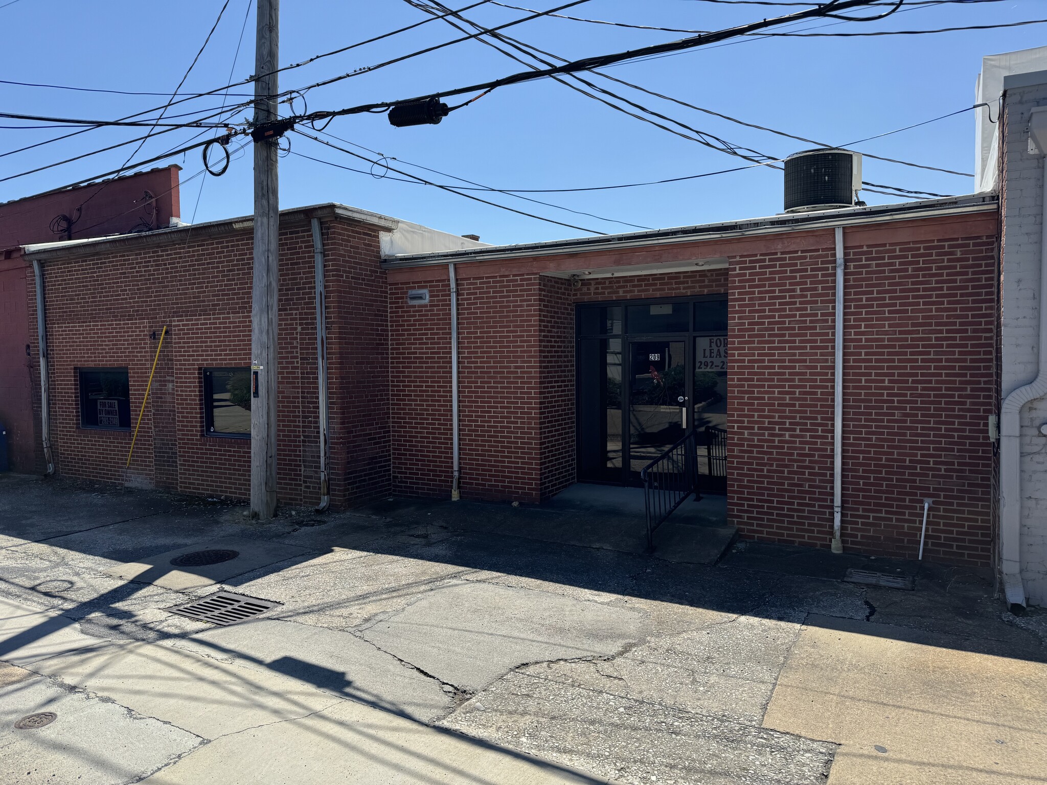 209 Cherokee St, Kingsport, TN for lease Building Photo- Image 1 of 8