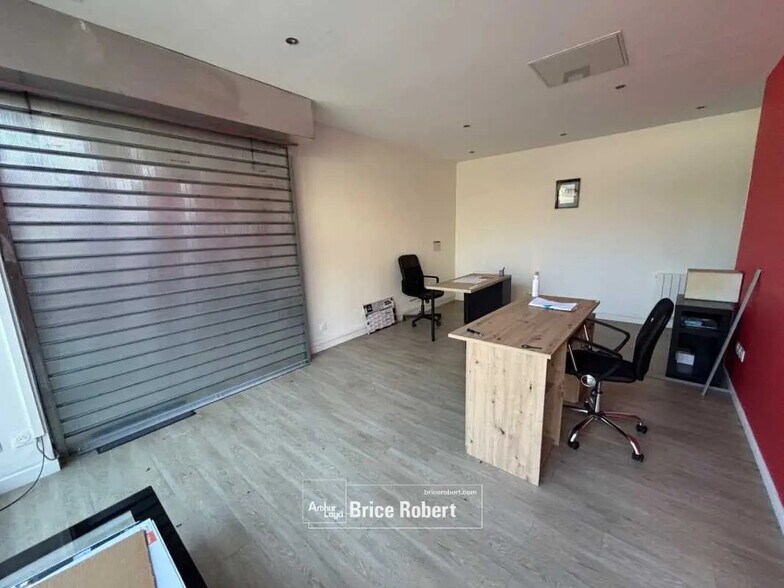 Office in Lyon for lease - Interior Photo - Image 2 of 3