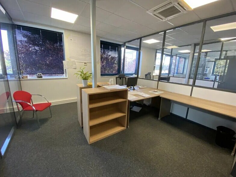 Office in Écully for lease - Building Photo - Image 2 of 9