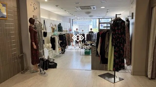 Retail in Pertuis for lease - Building Photo - Image 2 of 4