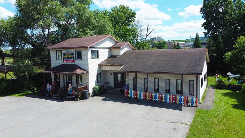 130 Rue SaintJeanBaptiste E, Rigaud, QC J0P 1P0