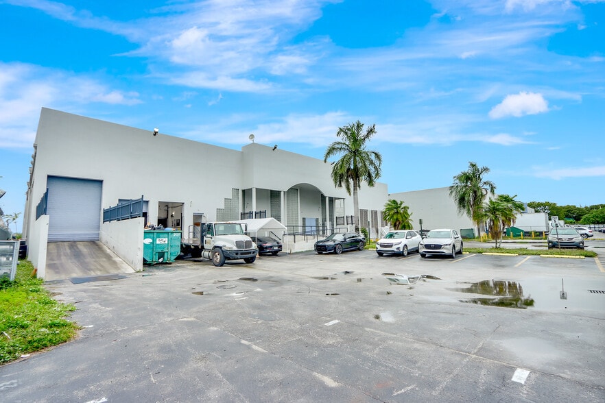 12900 NW 38th Ave, Opa Locka, FL for lease - Building Photo - Image 1 of 21