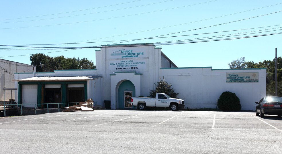 1551 W Lee St, Greensboro, NC for lease - Primary Photo - Image 1 of 5