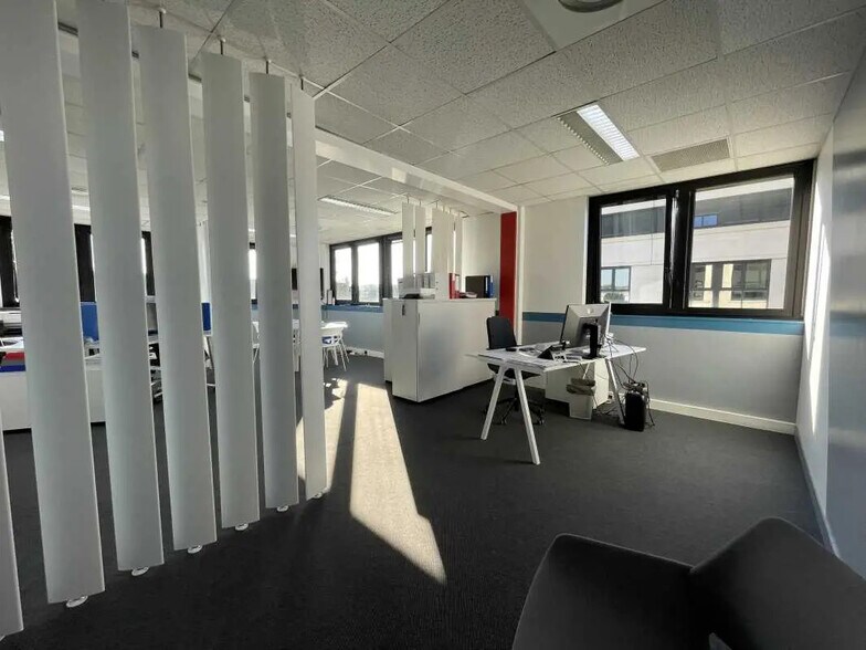 Office in Compiègne for lease - Interior Photo - Image 2 of 6