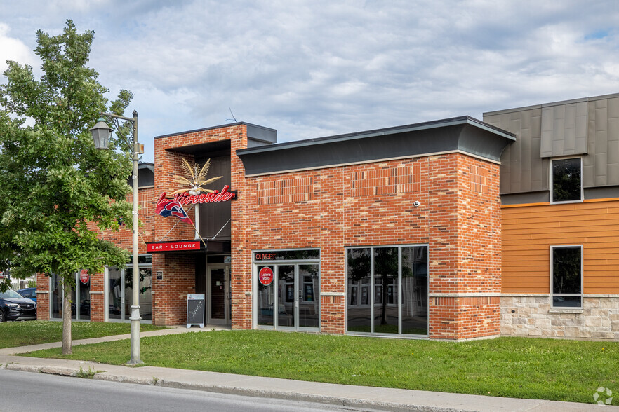 298-300 Boul Sainte-Rose, Laval, QC for sale - Building Photo - Image 2 of 3