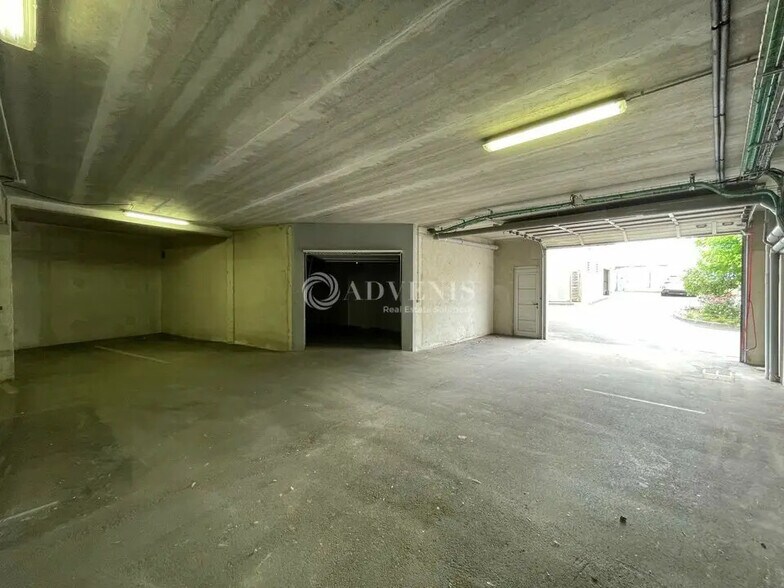 Office in Fleury-les-Aubrais for lease - Building Photo - Image 2 of 9