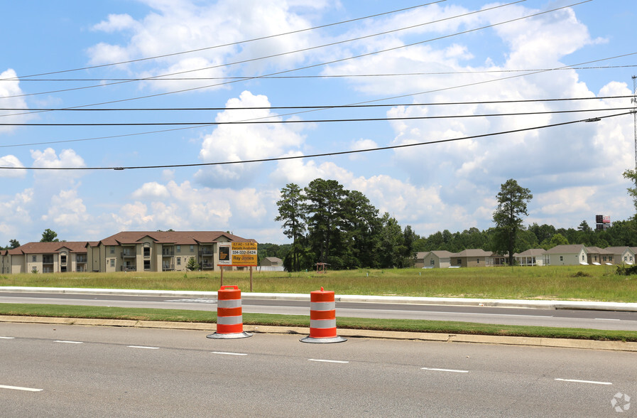 2061 S College St, Auburn, AL for lease - Building Photo - Image 2 of 3