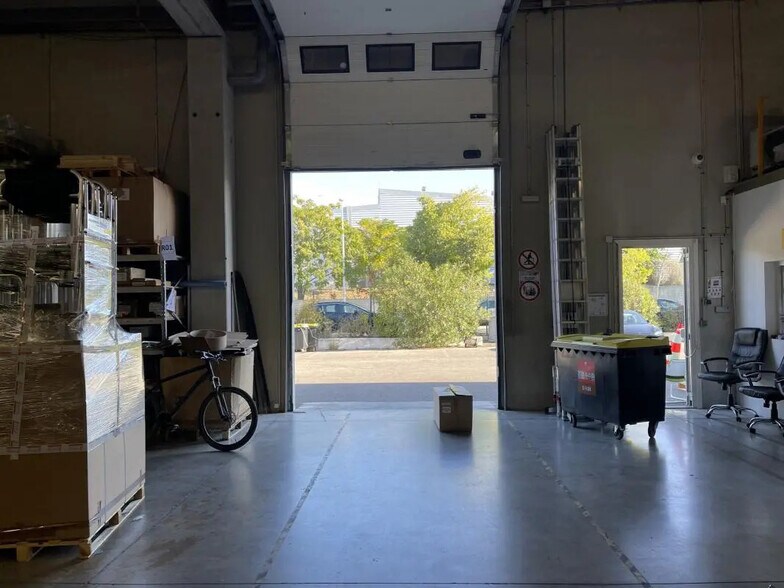 Flex in Saint-Jean-de-Védas for lease - Interior Photo - Image 3 of 5