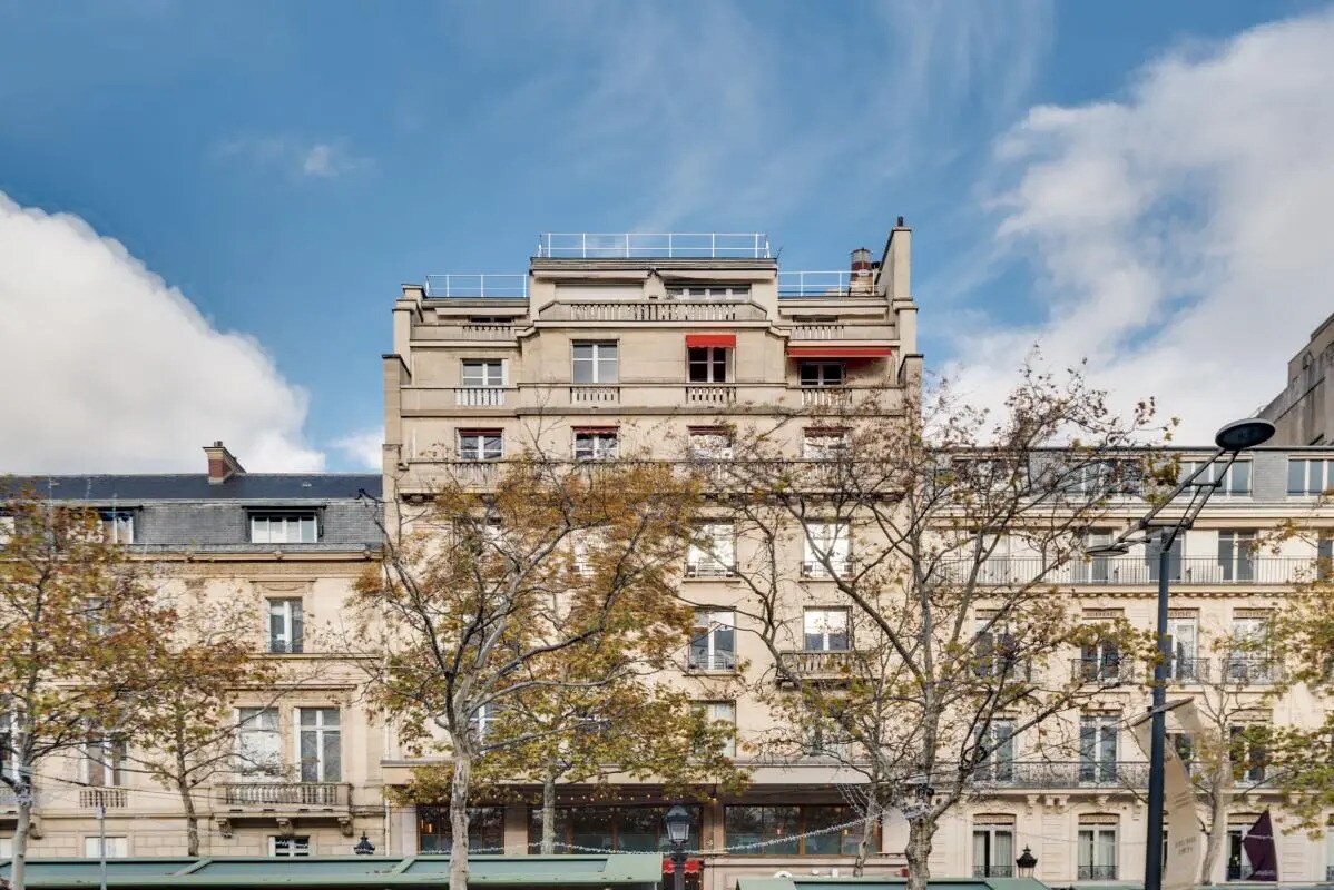 Office in Paris for lease Building Photo- Image 1 of 10