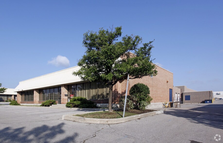 5730 Coopers Ave, Mississauga, ON for lease - Building Photo - Image 2 of 6