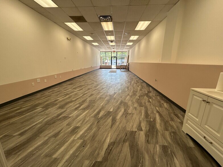 679-711 Winsted Rd, Torrington, CT for lease - Interior Photo - Image 3 of 9