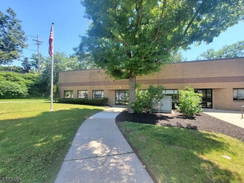 39 E Hanover Ave, Morris Plains, NJ for lease - Building Photo - Image 1 of 8