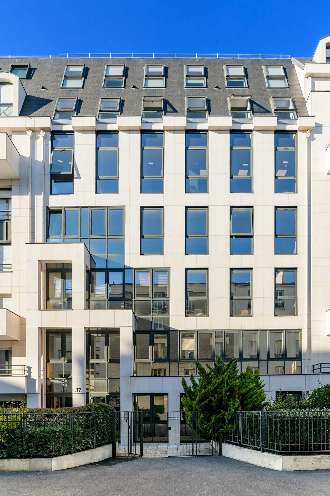 37 Rue Adam Ledoux, Courbevoie for sale Building Photo- Image 1 of 8