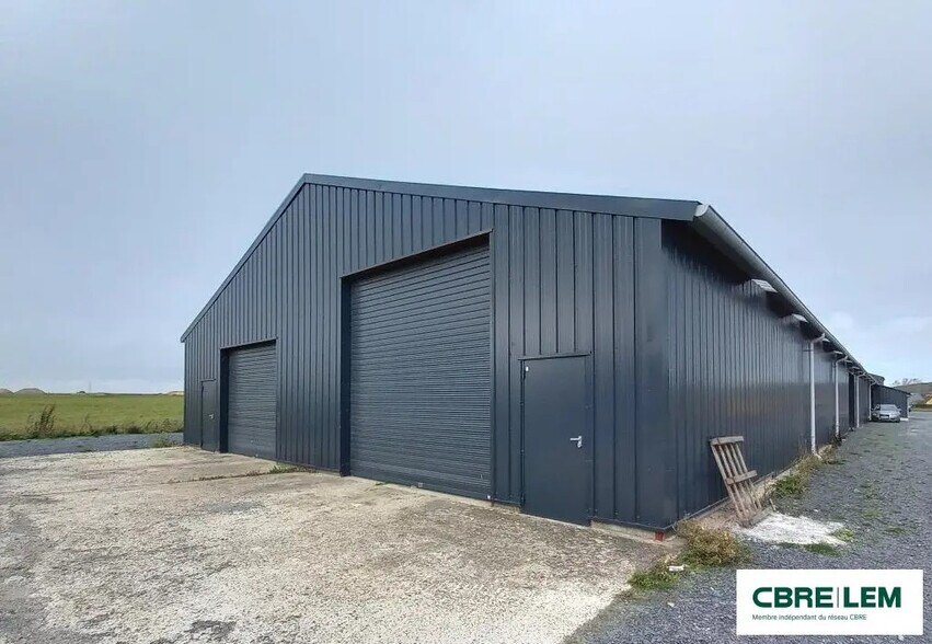 Flex in Touffréville for lease - Building Photo - Image 1 of 5