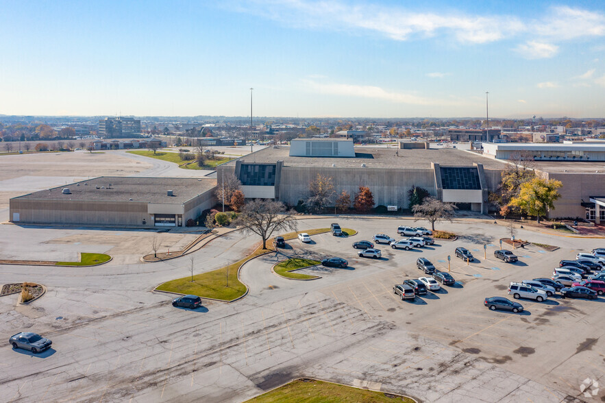 2 Orland Square Dr, Orland Park, IL for lease - Aerial - Image 3 of 7