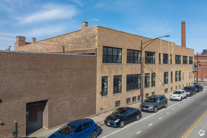 1690 N Elston Ave, Chicago, IL for lease - Building Photo - Image 2 of 8