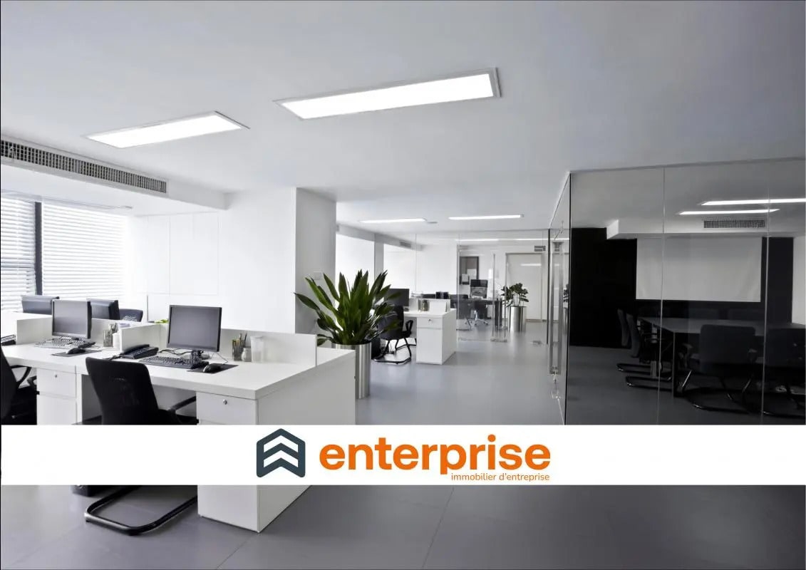 Office in Saint-Quentin for lease Interior Photo- Image 1 of 2