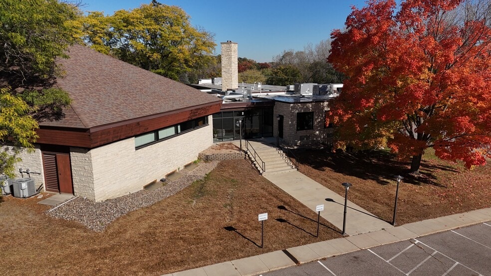4215 Fairview Ave, Minnetonka, MN for sale - Building Photo - Image 3 of 27