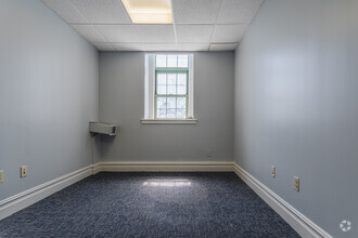 4502 Ditmars Blvd, Astoria, NY for lease Interior Photo- Image 2 of 23