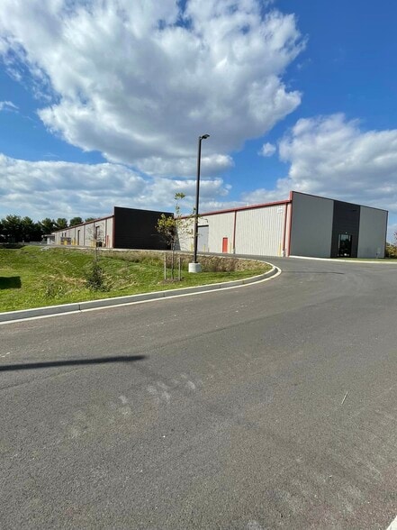 331 Aviation, Frederick, MD for sale - Building Photo - Image 3 of 24