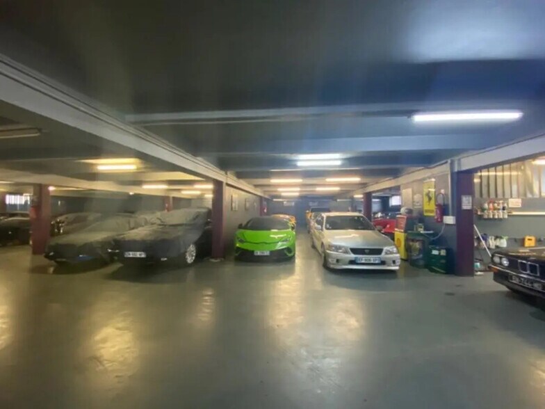 Flex in Lyon for sale - Building Photo - Image 3 of 6