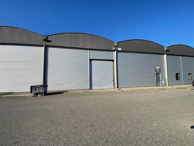 Office in Saint-Priest for lease - Building Photo - Image 1 of 7