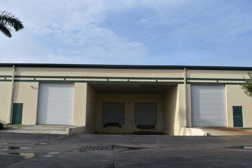 13000 Automobile Blvd N, Clearwater, FL for lease - Building Photo - Image 3 of 17
