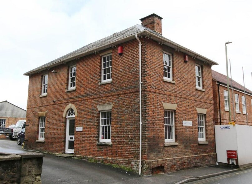 18 Newbury St, Wantage for sale - Building Photo - Image 1 of 12