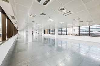 Calle Ramírez de Arellano, 29, Madrid, Madrid for lease Interior Photo- Image 2 of 13