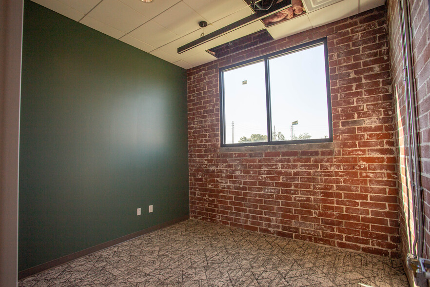 1900 Diversified Way, Orlando, FL for lease - Building Photo - Image 3 of 9