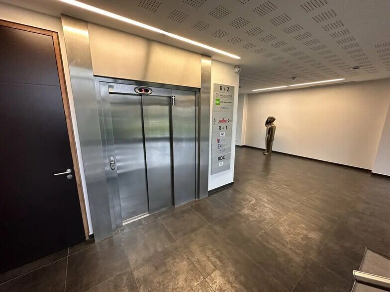 Office in Strasbourg for lease - Lobby - Image 2 of 6