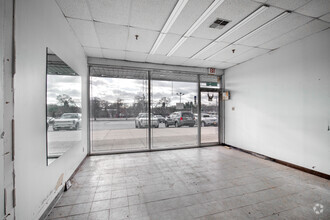 1021 Portion Rd, Ronkonkoma, NY for lease Interior Photo- Image 1 of 7