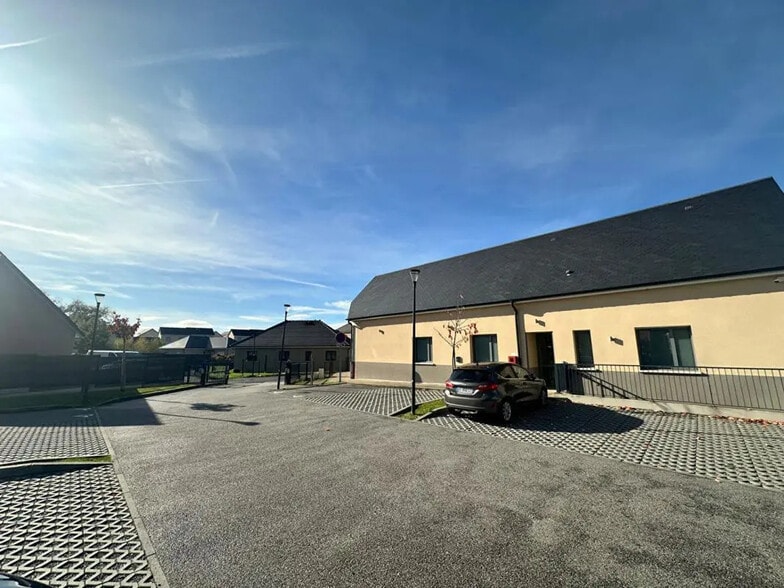 Office in Saint-Romain-de-Colbosc for sale - Building Photo - Image 2 of 7