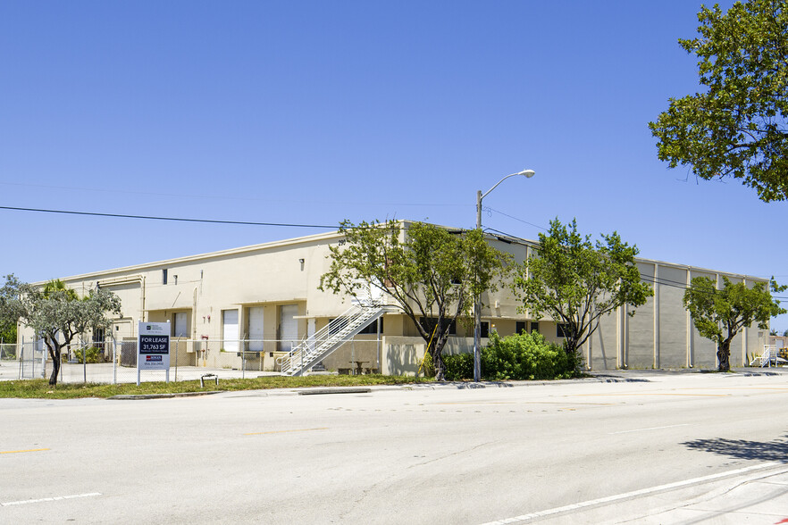 290 SW 14th Ave, Pompano Beach, FL for lease - Building Photo - Image 1 of 20