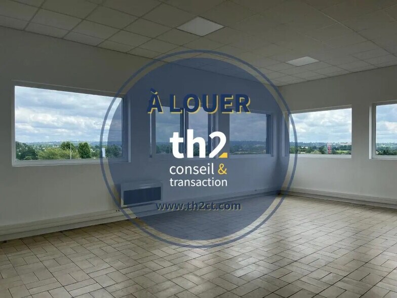 Office in Saint-Lô for lease - Building Photo - Image 2 of 4