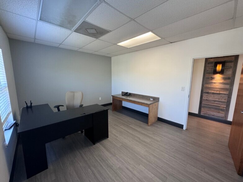 10 Accountants Cir, Seneca, SC for lease - Interior Photo - Image 2 of 11