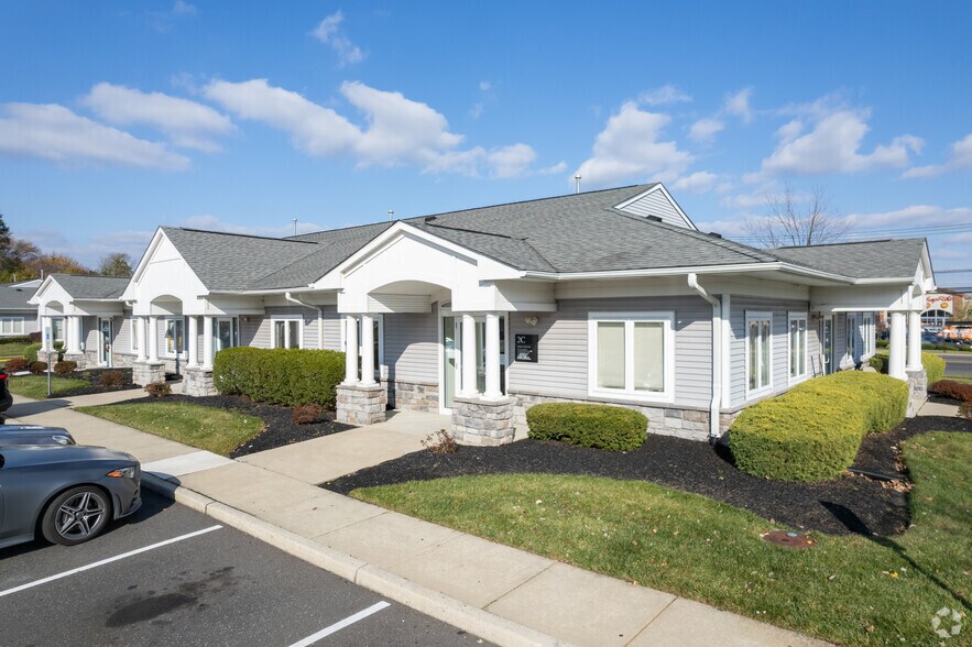 1900 Mt. Holly Rd, Burlington, NJ for lease - Primary Photo - Image 1 of 4