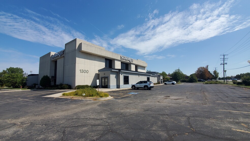 1300 Irving Park Rd, Streamwood, IL for sale - Building Photo - Image 1 of 30
