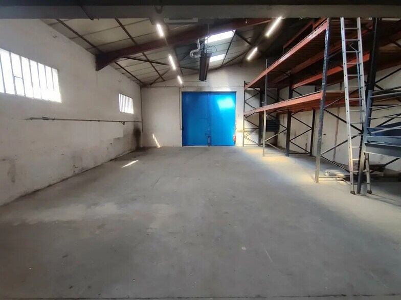 Flex in Bourgoin-Jallieu for lease - Building Photo - Image 2 of 8