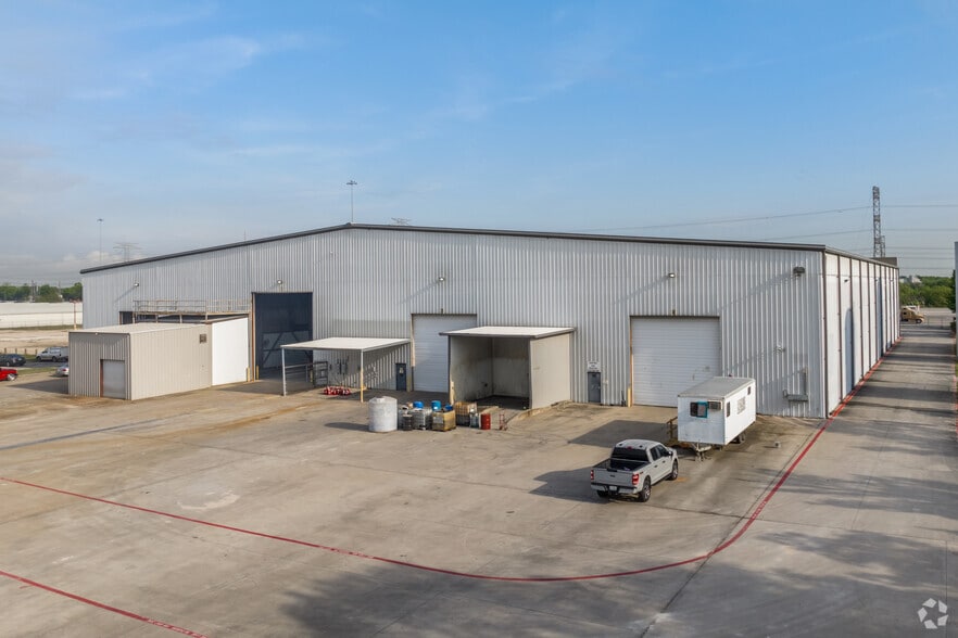 2201 N Sam Houston Pky E, Houston, TX for sale - Building Photo - Image 1 of 1