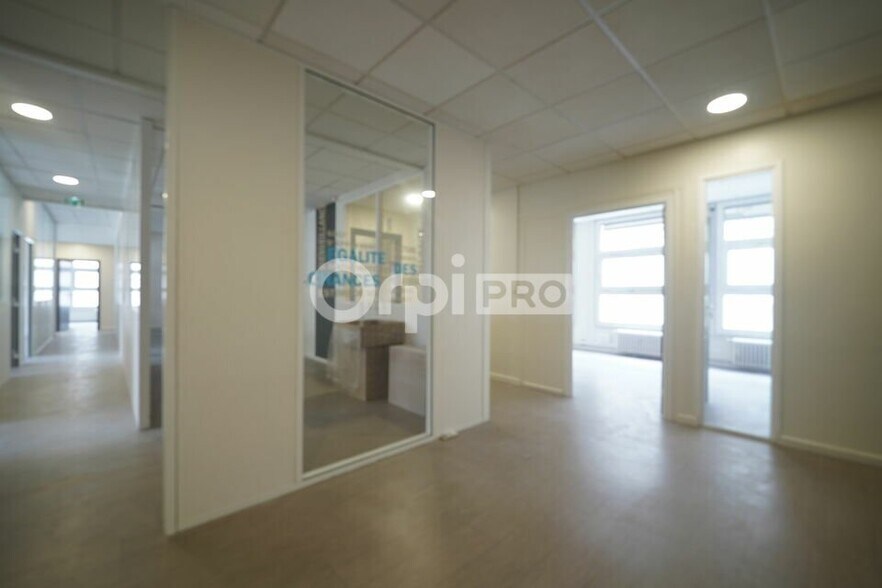 11 Rue Auguste Lacroix, Lyon for lease - Interior Photo - Image 2 of 17
