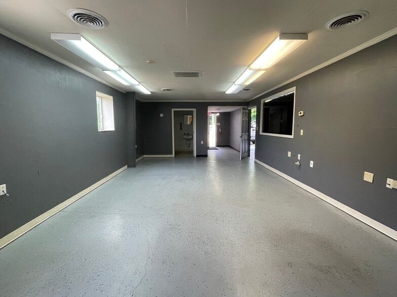 1225 Rail St, Greensboro, NC for lease - Interior Photo - Image 3 of 9