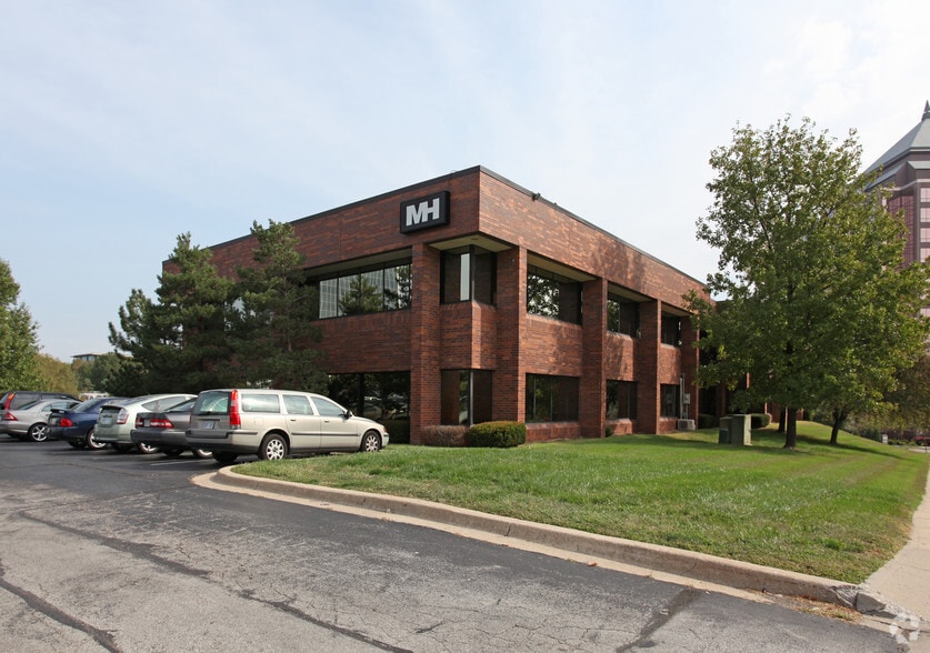 7600 W 110th St, Overland Park, KS for lease - Building Photo - Image 2 of 4