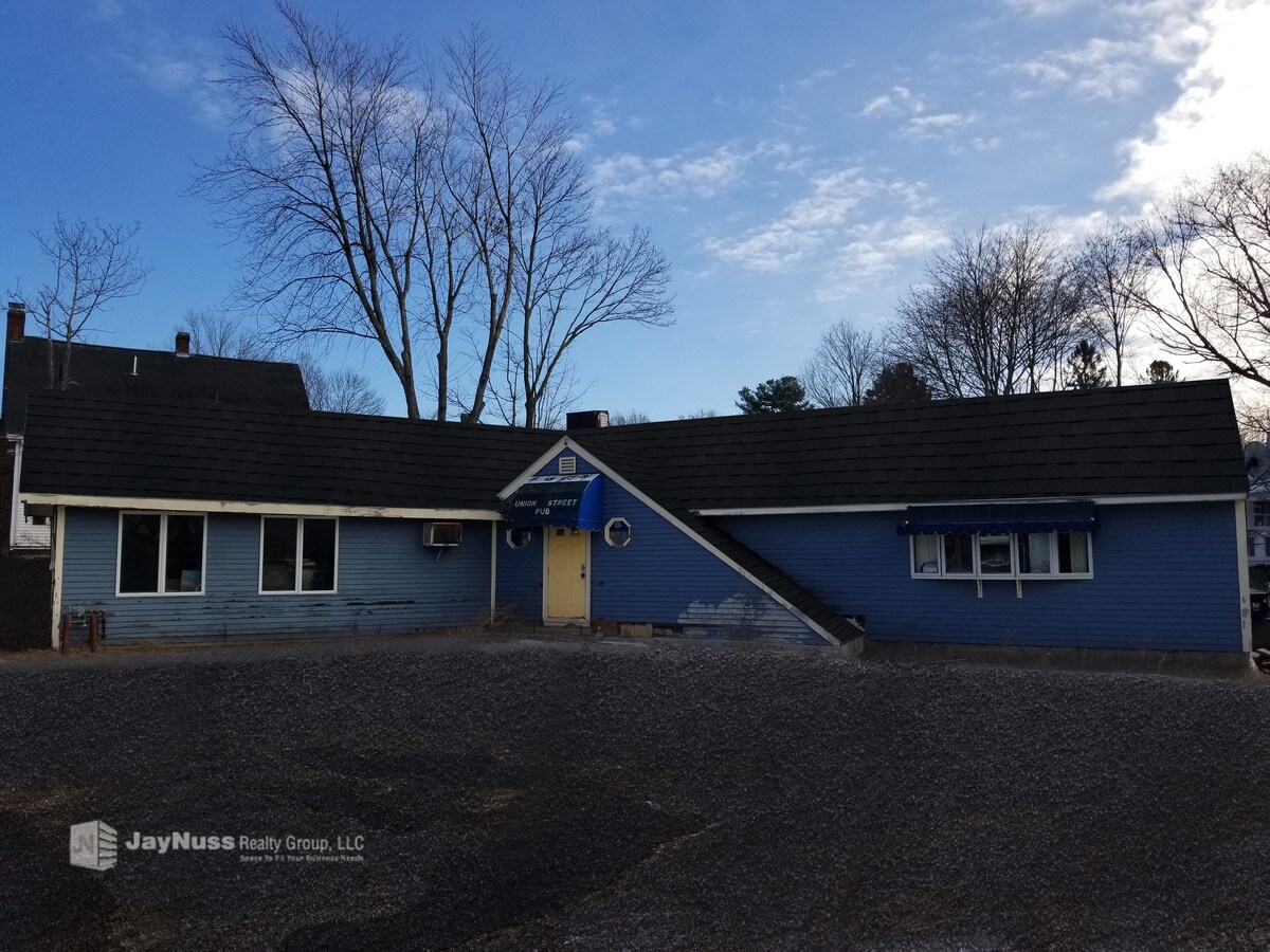 7377 Union St, Holbrook, MA 02343