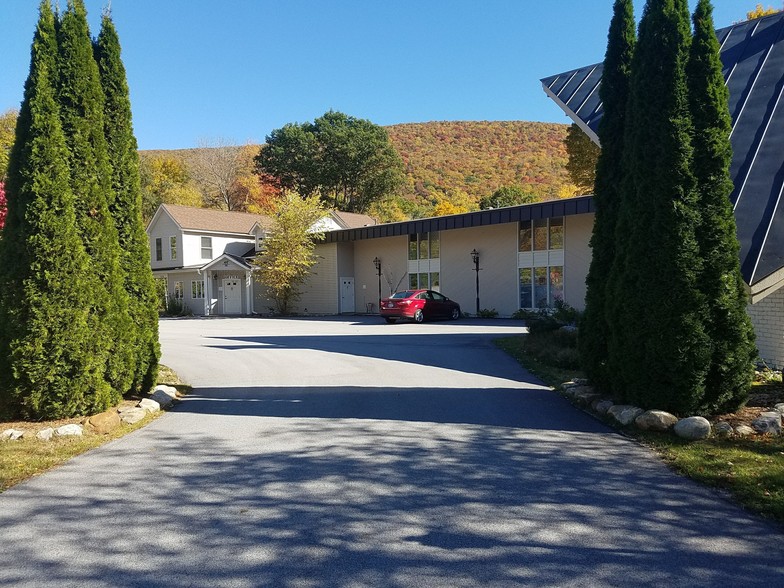 2220 Depot St, Manchester Center, VT for sale - Building Photo - Image 1 of 1