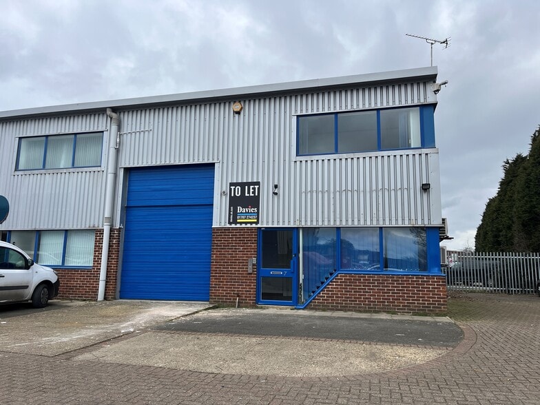 Bridge Rd, Welwyn Garden City for lease - Building Photo - Image 3 of 16