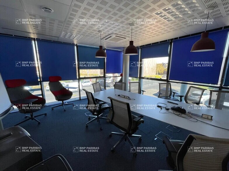 Office in Tours for lease - Building Photo - Image 3 of 17